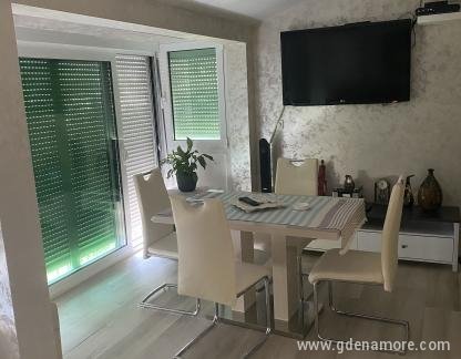 Königliche Appartements Igalo, Privatunterkunft im Ort Igalo, Montenegro - 50D506CC-3C74-42E8-A827-9D0DFCB2E51A